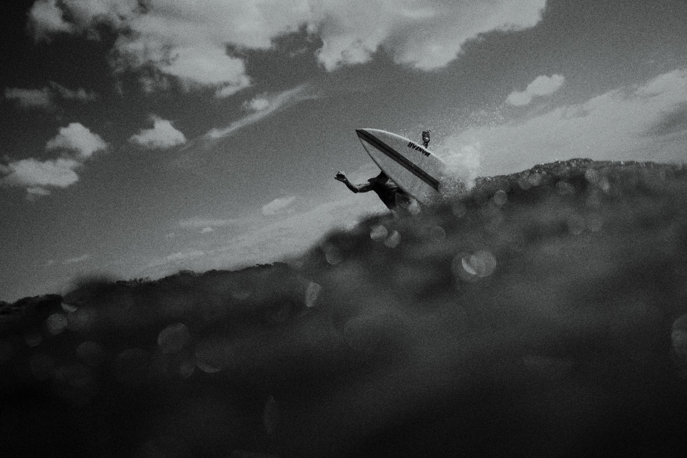 Surf still by Maxime Hugo